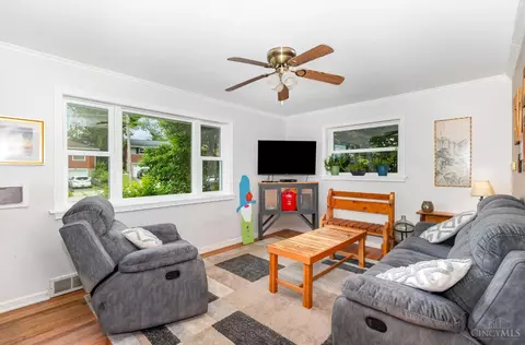 Living - 311 Anders Ct, Cincinnati, OH 45238 photo 1 of 1