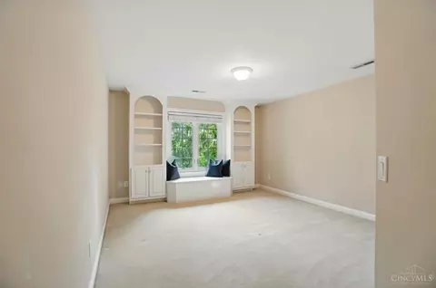 Bedroom - 1060 River Forest Dr, Hamilton Township, OH 45039 photo 6 of 11