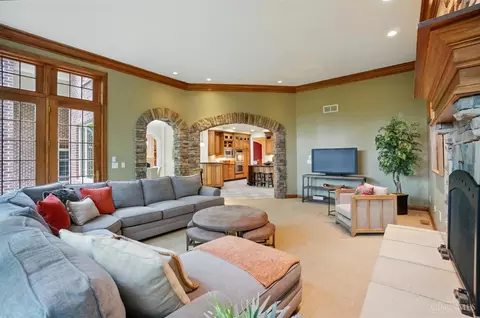 Living - 1060 River Forest Dr, Hamilton Township, OH 45039 photo 8 of 9