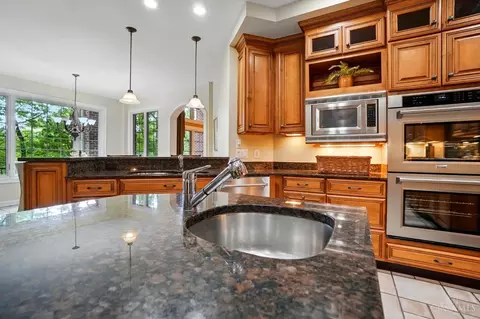 Kitchen - 1060 River Forest Dr, Hamilton Township, OH 45039 photo 5 of 9