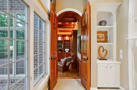Entry Way - 1060 River Forest Dr, Hamilton Township, OH 45039 photo 3 of 13