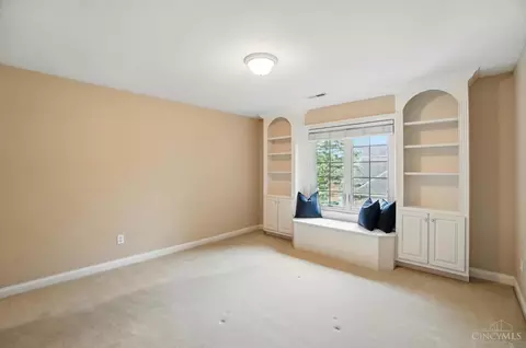 Bedroom - 1060 River Forest Dr, Hamilton Township, OH 45039 photo 7 of 11