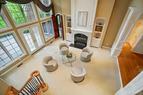 Living - 1060 River Forest Dr, Hamilton Township, OH 45039 photo 3 of 9