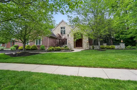 Exterior - 1060 River Forest Dr, Hamilton Township, OH 45039 photo 2 of 12