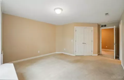 Bedroom - 1060 River Forest Dr, Hamilton Township, OH 45039 photo 9 of 11