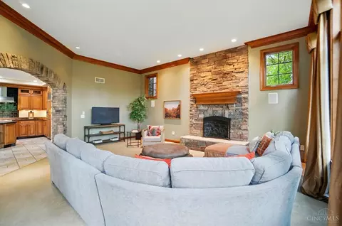 Living - 1060 River Forest Dr, Hamilton Township, OH 45039 photo 7 of 9