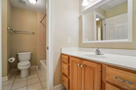 Bath - 1060 River Forest Dr, Hamilton Township, OH 45039 photo 6 of 8