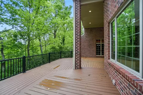 Exterior - 1060 River Forest Dr, Hamilton Township, OH 45039 photo 7 of 12