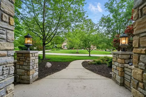 Exterior - 1060 River Forest Dr, Hamilton Township, OH 45039 photo 6 of 12