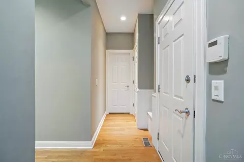 Entry Way - 1060 River Forest Dr, Hamilton Township, OH 45039 photo 6 of 13