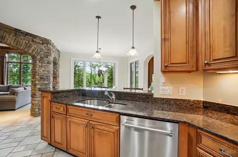 Kitchen - 1060 River Forest Dr, Hamilton Township, OH 45039 photo 8 of 9