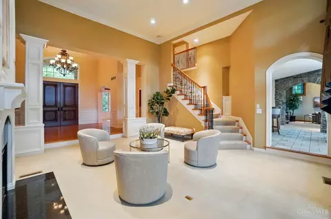 Living - 1060 River Forest Dr, Hamilton Township, OH 45039 photo 2 of 9