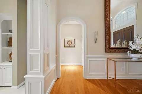 Entry Way - 1060 River Forest Dr, Hamilton Township, OH 45039 photo 7 of 13