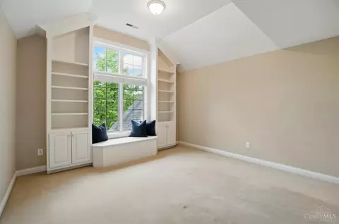 Bedroom - 1060 River Forest Dr, Hamilton Township, OH 45039 photo 4 of 11