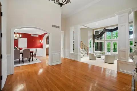 Entry Way - 1060 River Forest Dr, Hamilton Township, OH 45039 photo 2 of 13