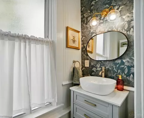Bath - 3641 Darwin Ave, Cheviot, OH 45211 photo 3 of 3