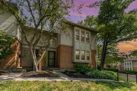 2 Woodside Ct, Springdale, OH 45246