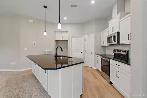 Kitchen - 527 Tradition Rdg, Cincinnati, OH 45245 photo 3 of 3
