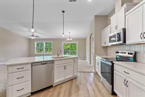 Kitchen - 547 Tradition Rdg, Cincinnati, OH 45245 photo 2 of 2