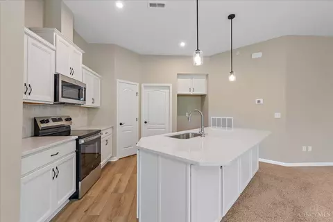 Kitchen - 547 Tradition Rdg, Cincinnati, OH 45245 photo 1 of 2