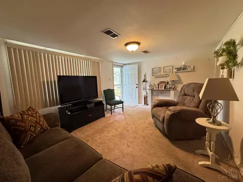 209 Orchard Cir, Blanchester, OH 45107 photo 6