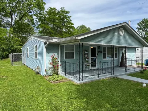 209 Orchard Cir, Blanchester, OH 45107 photo 2