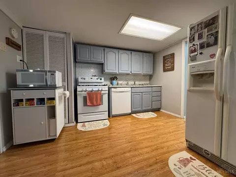209 Orchard Cir, Blanchester, OH 45107 photo 9