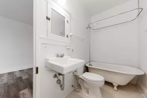 Bath - 2175 Sohn St, Cincinnati, OH 45219 photo 1 of 2