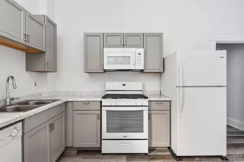 Kitchen - 2175 Sohn St, Cincinnati, OH 45219 photo 2 of 4