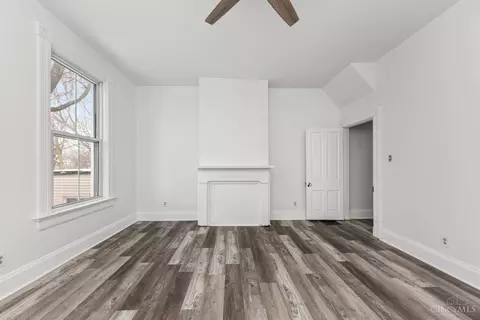 Living - 2175 Sohn St, Cincinnati, OH 45219 photo 2 of 4