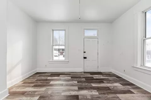 Living - 2175 Sohn St, Cincinnati, OH 45219 photo 1 of 4