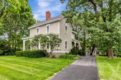 410 Sharon Rd, Glendale, OH 45246