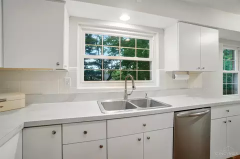 Kitchen - 6033 St Regis Dr, Cincinnati, OH 45236 photo 6 of 7