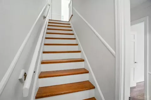 Entry Way - 6033 St Regis Dr, Cincinnati, OH 45236 photo 6 of 9