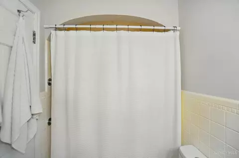 Bath - 6033 St Regis Dr, Cincinnati, OH 45236 photo 3 of 6