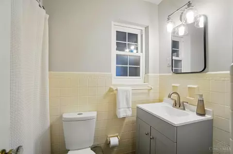 Bath - 6033 St Regis Dr, Cincinnati, OH 45236 photo 1 of 6