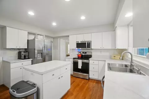 Kitchen - 6033 St Regis Dr, Cincinnati, OH 45236 photo 4 of 7