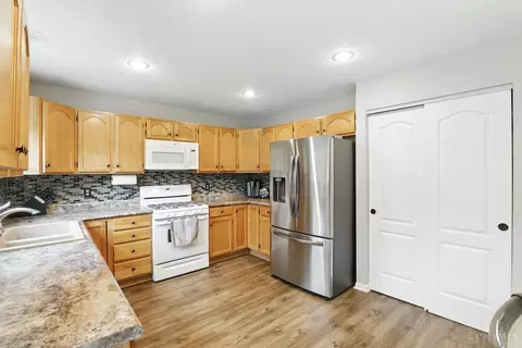 701 Regent Rd, Cincinnati, OH 45245 photo 15