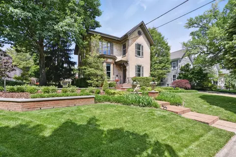 1055 Willow Ave, Glendale, OH 45246