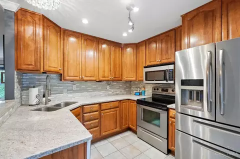 Kitchen - 4786 Ebenezer Rd, Cincinnati, OH 45248 photo 2 of 2