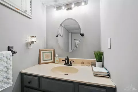 Bath - 4786 Ebenezer Rd, Cincinnati, OH 45248 photo 4 of 4