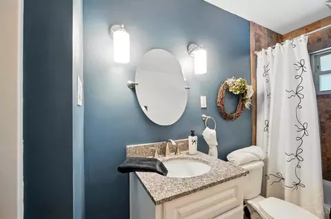 Bath - 4786 Ebenezer Rd, Cincinnati, OH 45248 photo 3 of 4
