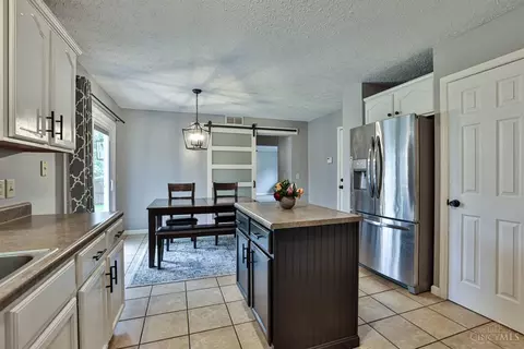 Kitchen - 4155 Cannon Gate Dr, Cincinnati, OH 45245 photo 4 of 4