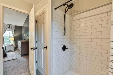 Bath - 4155 Cannon Gate Dr, Cincinnati, OH 45245 photo 3 of 5