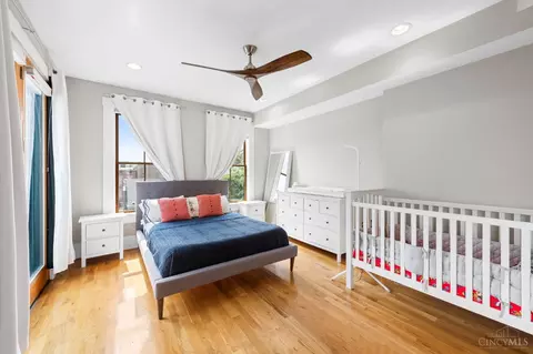 Bedroom - 1333 Pendleton St, Cincinnati, OH 45202 photo 1 of 10