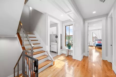 Entry Way - 1333 Pendleton St, Cincinnati, OH 45202 photo 5 of 12