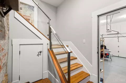 Entry Way - 1333 Pendleton St, Cincinnati, OH 45202 photo 11 of 12