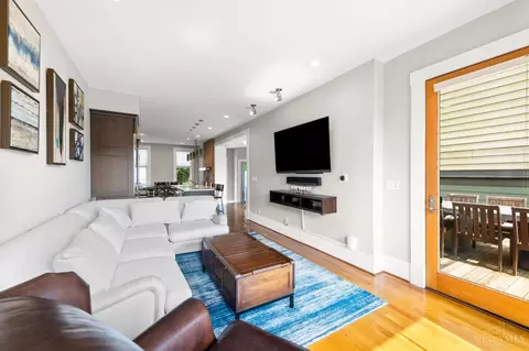 Living - 1333 Pendleton St, Cincinnati, OH 45202 photo 2 of 4