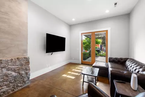 Living - 1333 Pendleton St, Cincinnati, OH 45202 photo 3 of 4