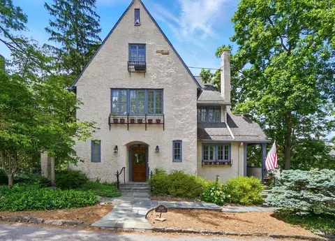 3535 Holly Ln, Cincinnati, OH 45208